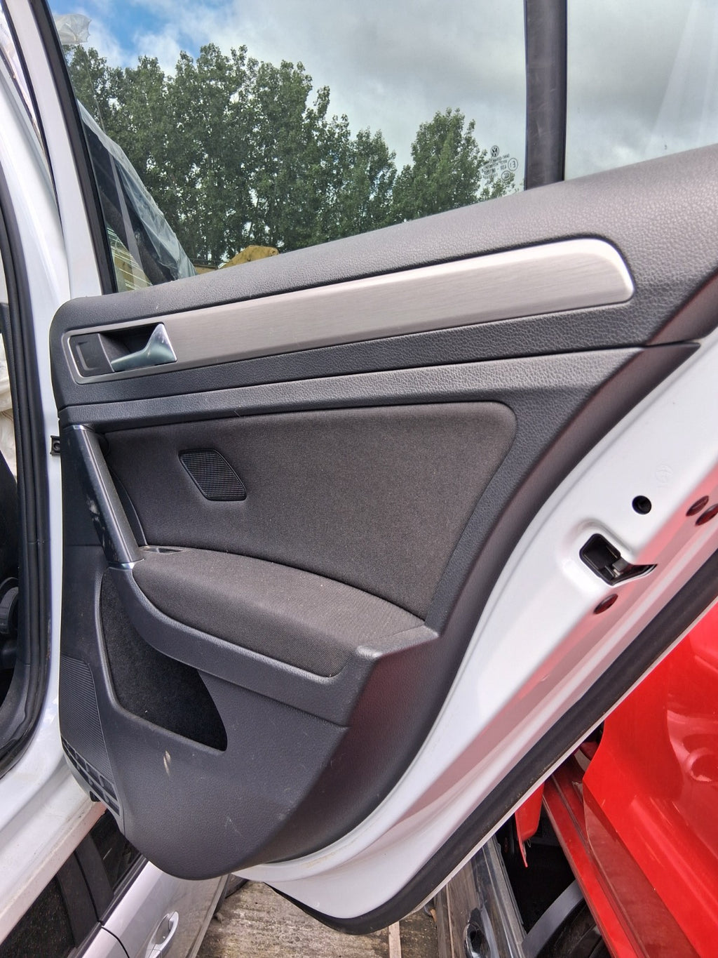 2016 VOLKSWAGEN GOLF MK7 OSR DRIVER SIDE REAR RIGHT DOOR CARD