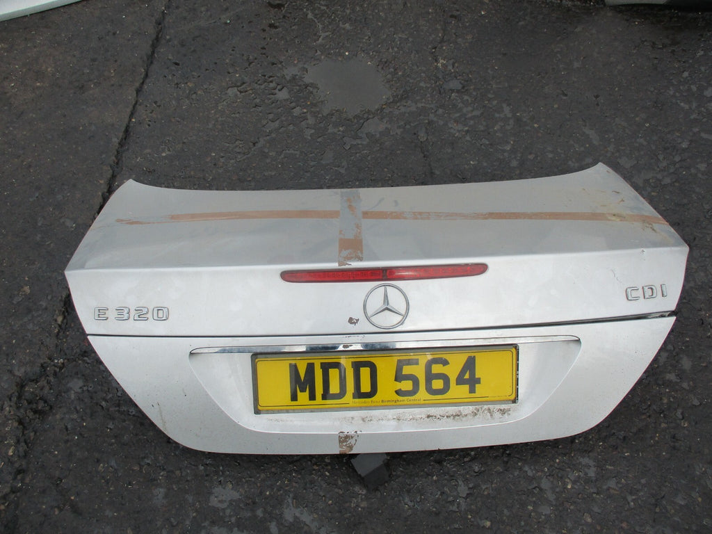MERCEDES E CLASS W211 BOOTLID TAILGATE BOOT COMPLETE SILVER