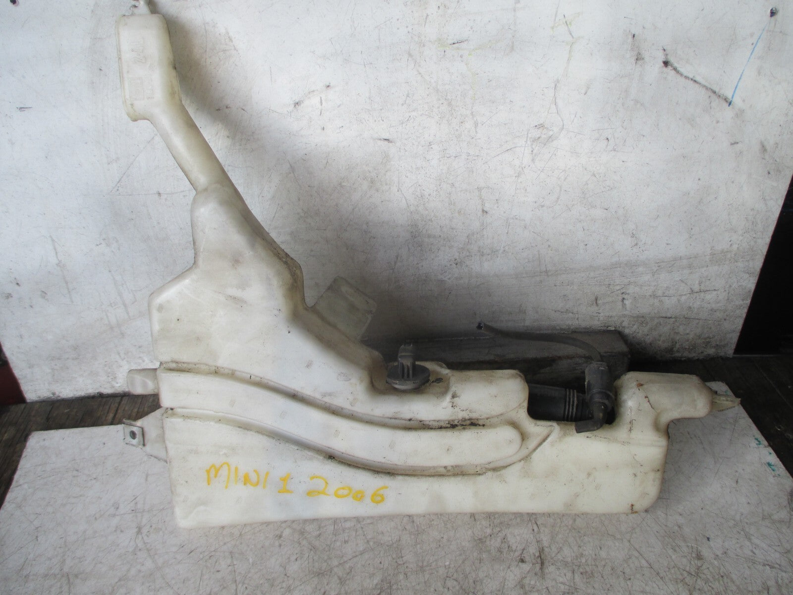 BMW MINI ONE 2006 WINDSCREEN WASHER BOTTLE 12133510
