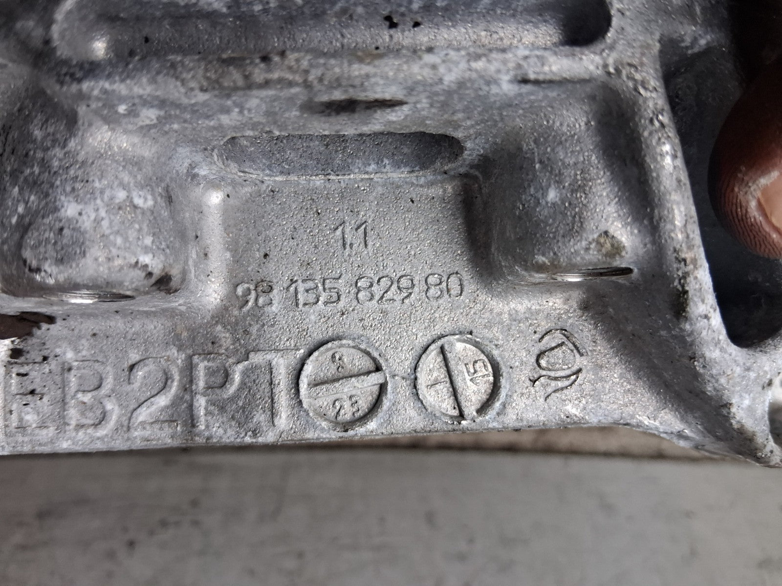 2023 CITROEN C4 MK3 1.2 PETROL ENGINE MOUNT BRACKET 9813582980