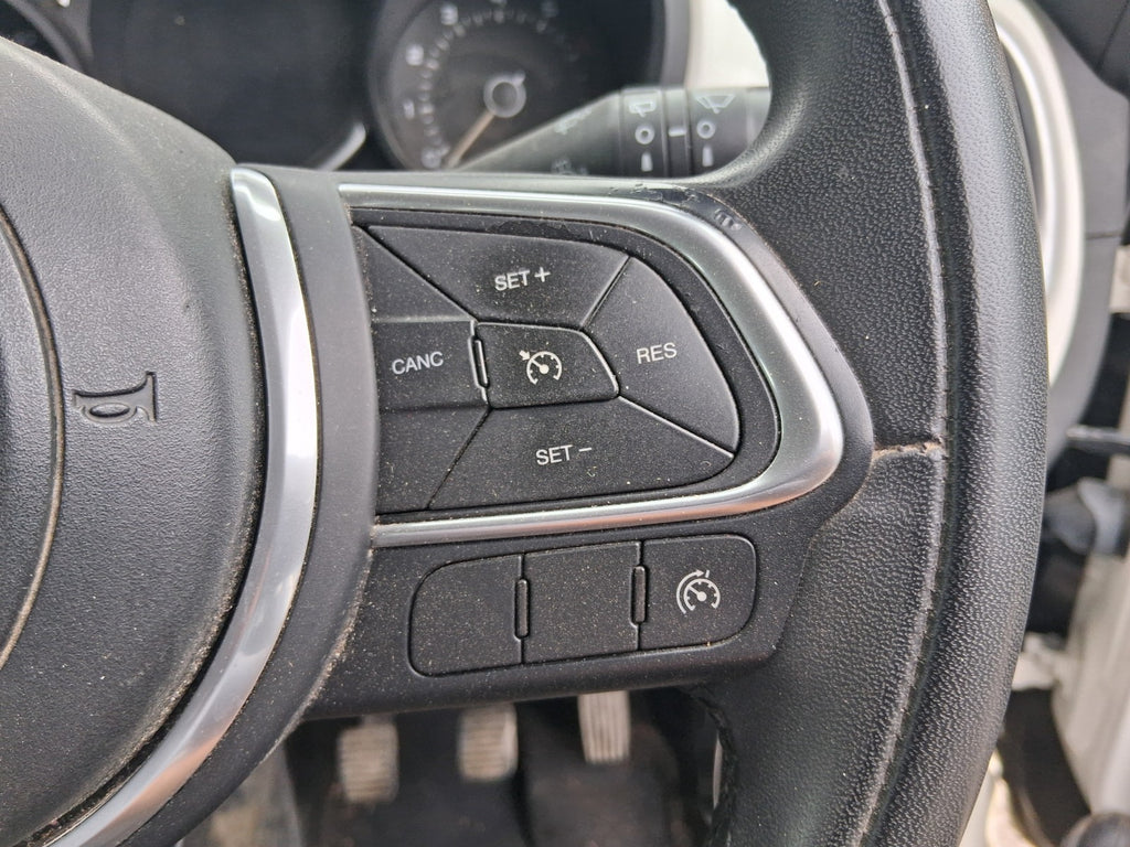 2019 FIAT 500L HATCH 3 SPOKE MULRIFUNCTION LEATHER STEERING WHEEL NO AIRBAG