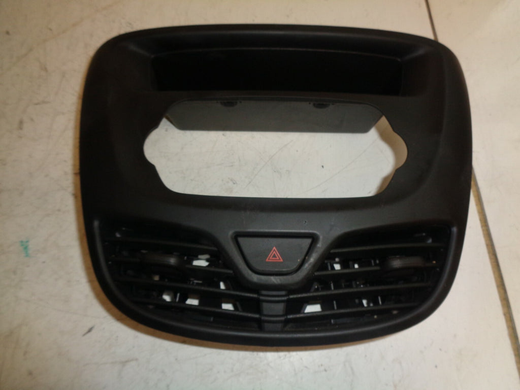 VAUXHALL VIVA 2017 RADIO SURROUND TRIM & AIR VENTS 94515816