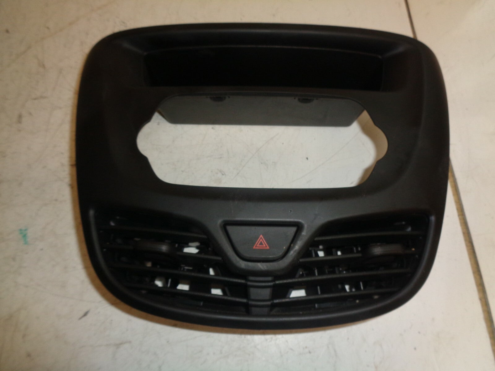 VAUXHALL VIVA 2017 RADIO SURROUND TRIM & AIR VENTS 94515816