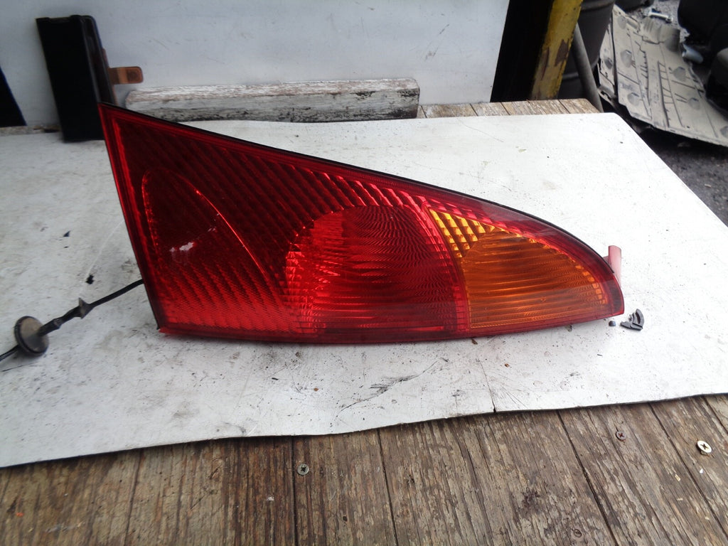 FORD FOCUS MK1 2004 REAR PASSENGER SIDE LIGHT 1M51 13404 A