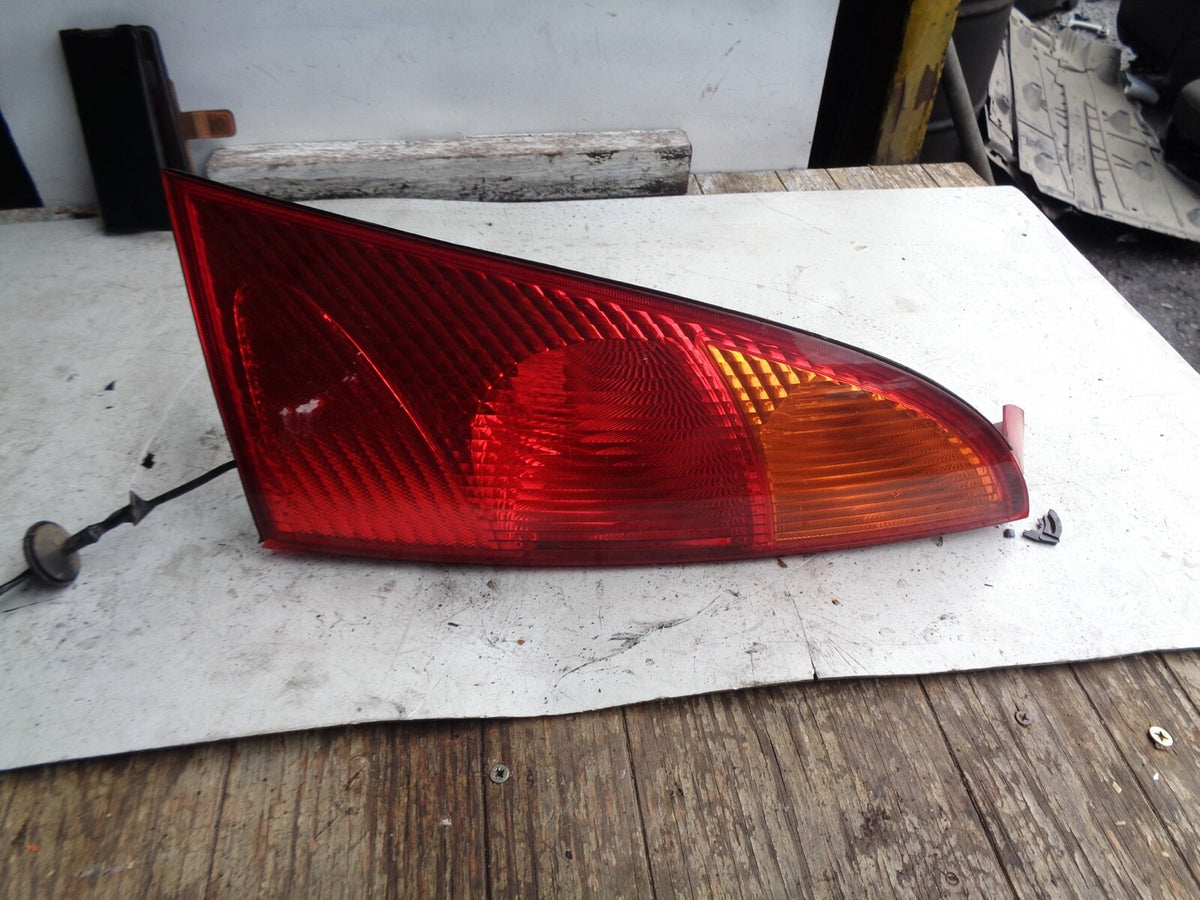 FORD FOCUS MK1 2004 REAR PASSENGER SIDE LIGHT 1M51 13404 A