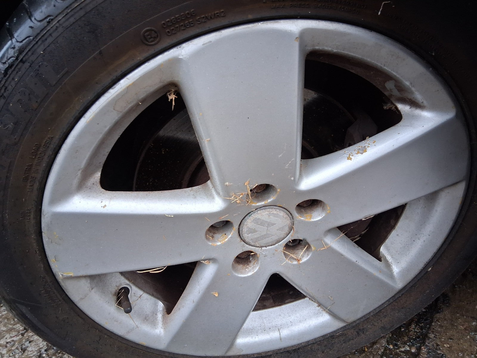 2006 VW VOLKSWAGEN PASSAT B6 17 INCH ALLOY WHEEL WITH TYRE 235/45R17