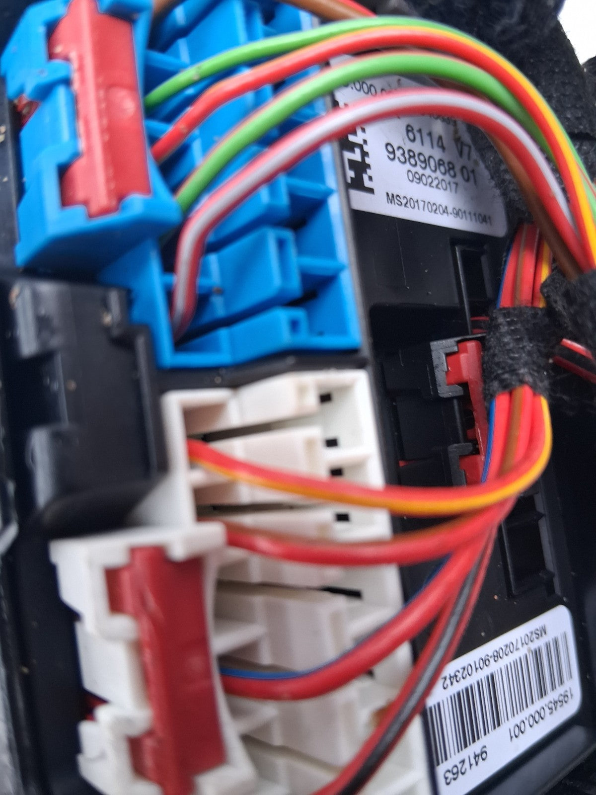 BMW F30 3 SERIES 2017  FRONT POWER DISTRIBUTION FUSE BOX  938906801
