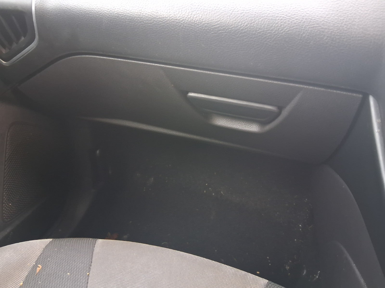 2013 FORD FOCUS MK3 HATCHBACK FRONT DASHBOARD GLOVE BOX STORAGE COMPARTMENT
