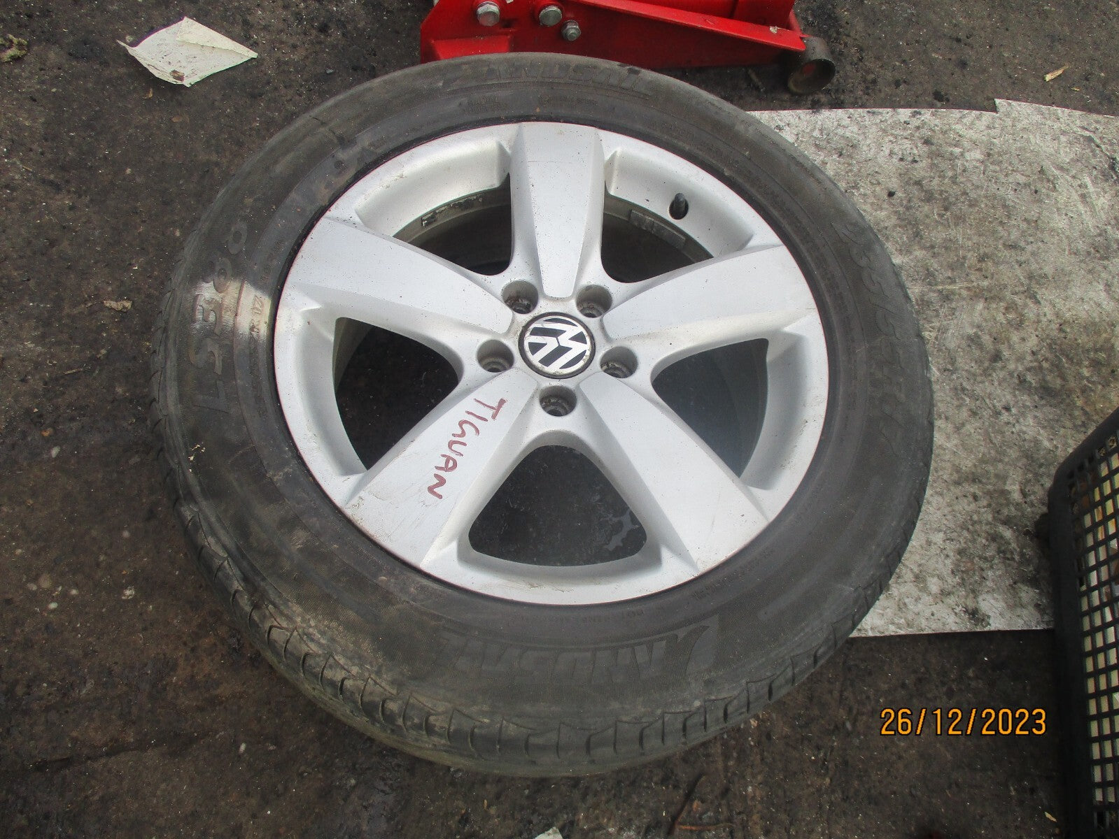 VW VOLKSWAGEN TIGUAN MK1 2012 17 INCH ALLOY WHEEL WITH TYRE 235/55R17