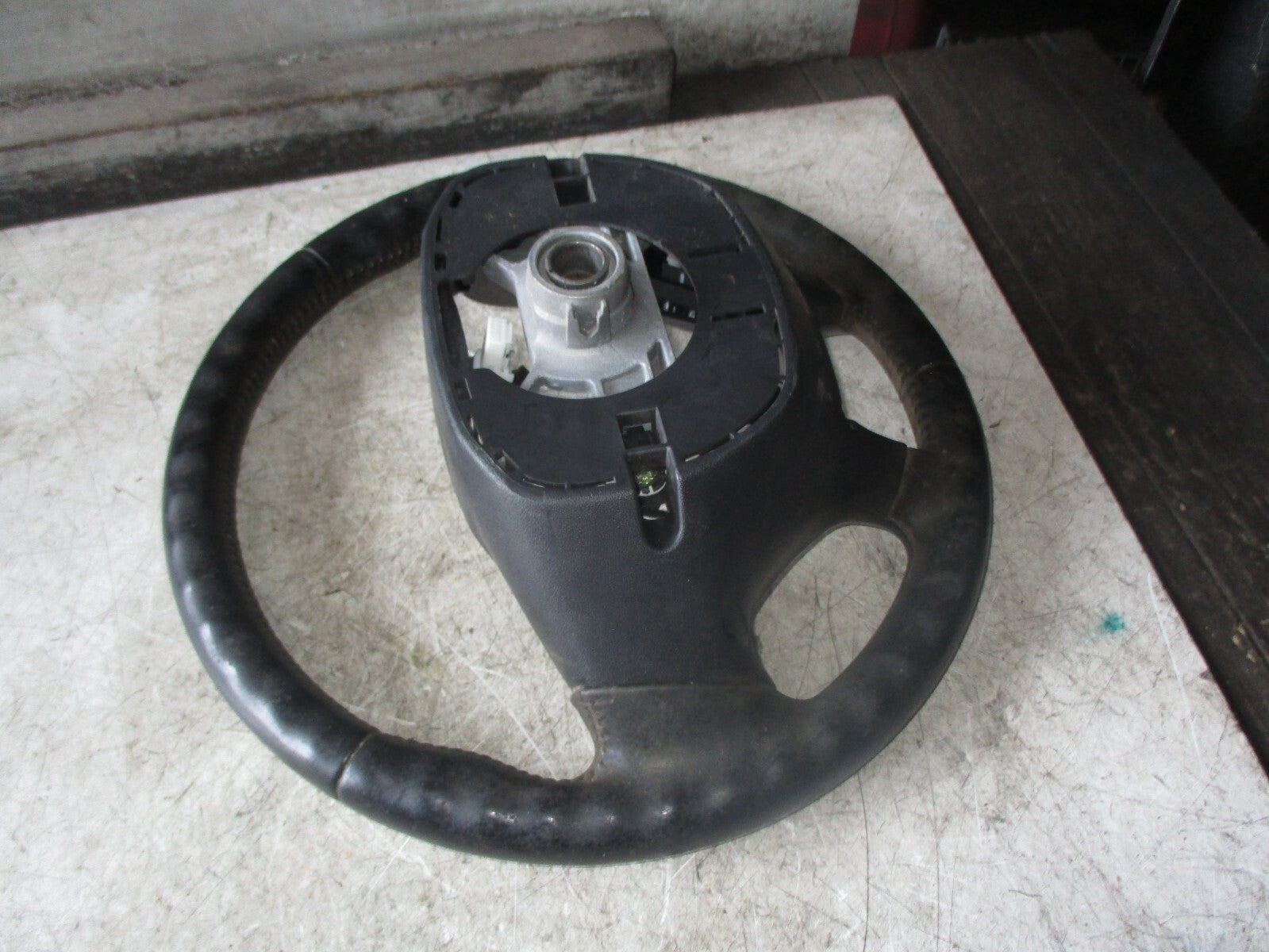 HYUNDAI IX35 2015 MULTIFUNCTION LEATHER STEERING WHEEL ONLY