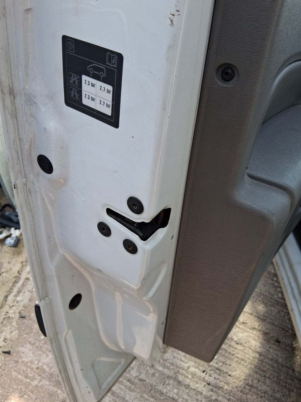 RENAULT KANGOO MK2 2010 NSF PASSENGER SIDE FRONT DOOR LOCK MECHANISM