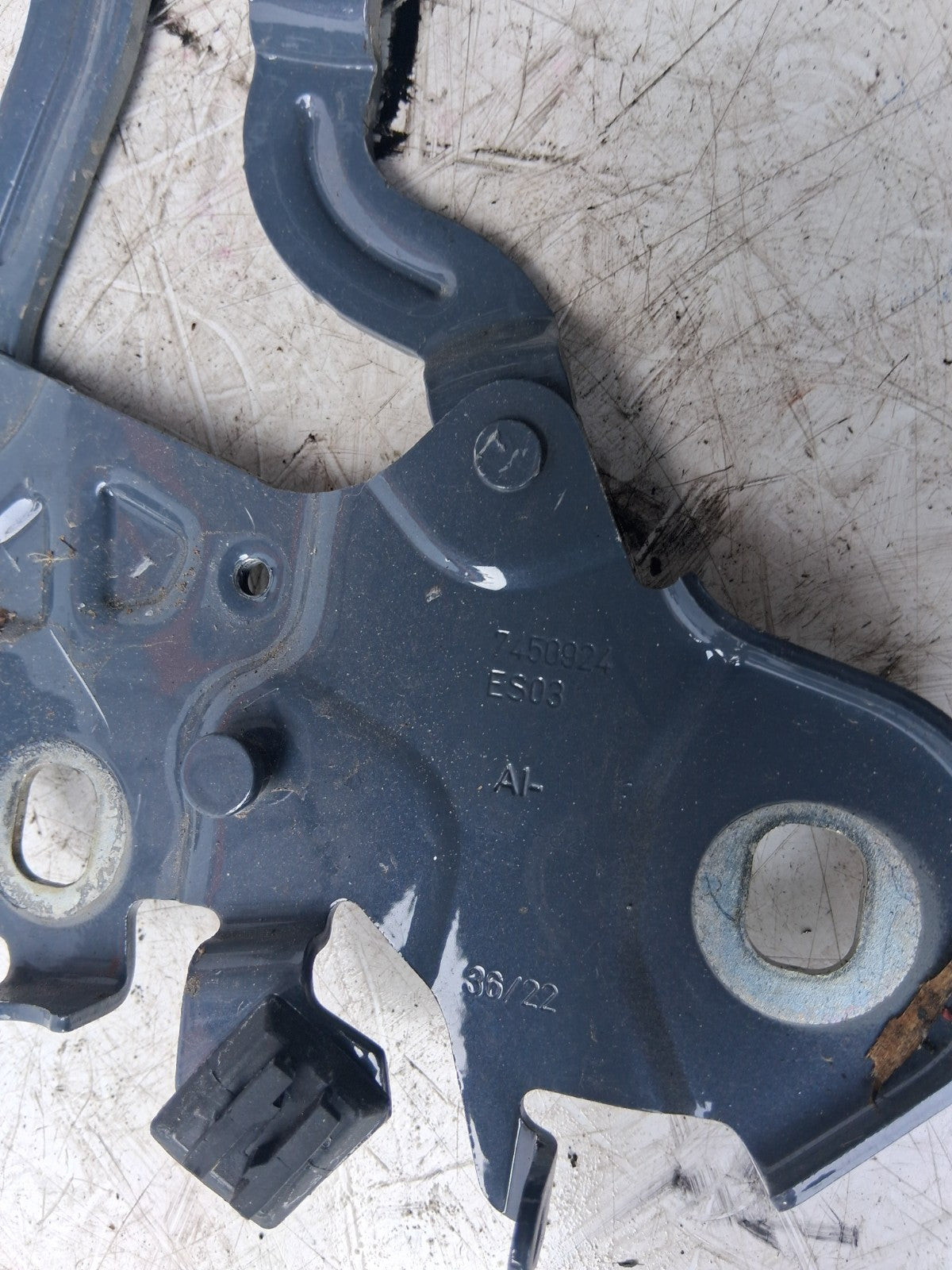 2024 BMW 2 SERIES SIDE FRONT BONNET HINGES 7450924