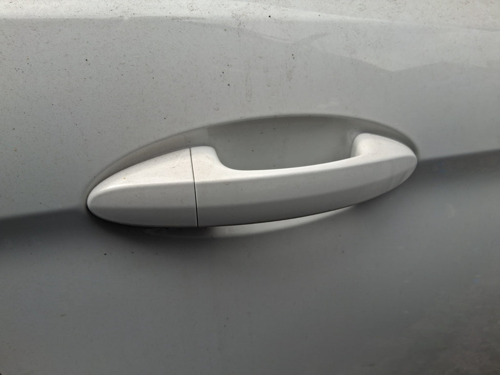 2018 FORD KA + PLUS MK3 HATCHBACK OSR DRIVER SIDE REAR DOOR HANDLE WHITE
