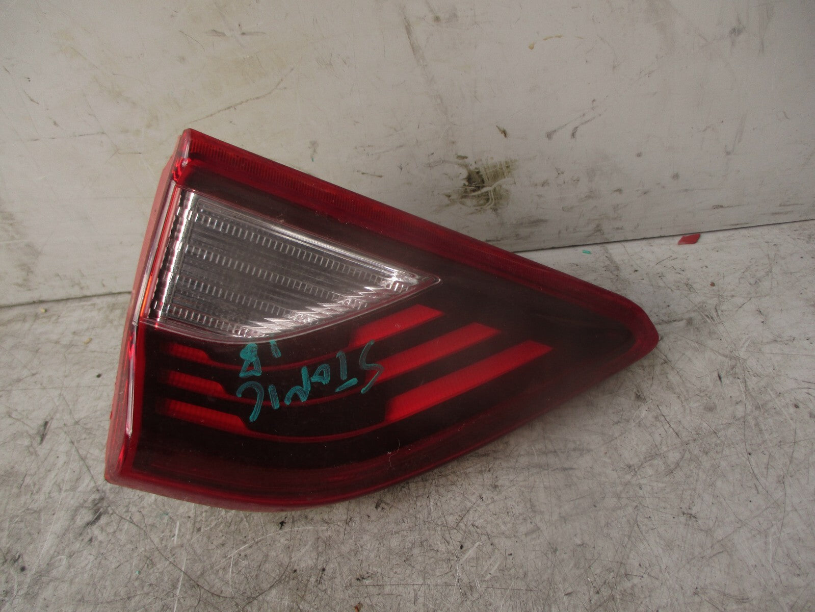 2018 KIA STONIC NSR PASSENGER SIDE REAR INNER TAIL LIGHT TAIL LAMP