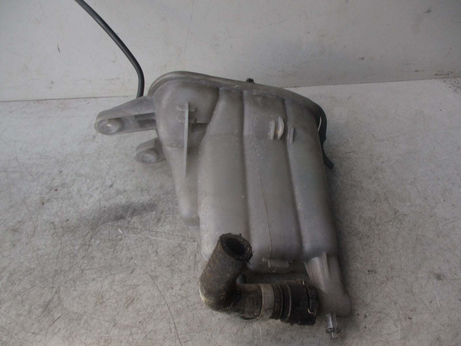 2011 AUDI A5 8T 2.0 DIESEL COOLANT EXPANSION OVERFLOW TANK RESERVOIR 8K0121403G