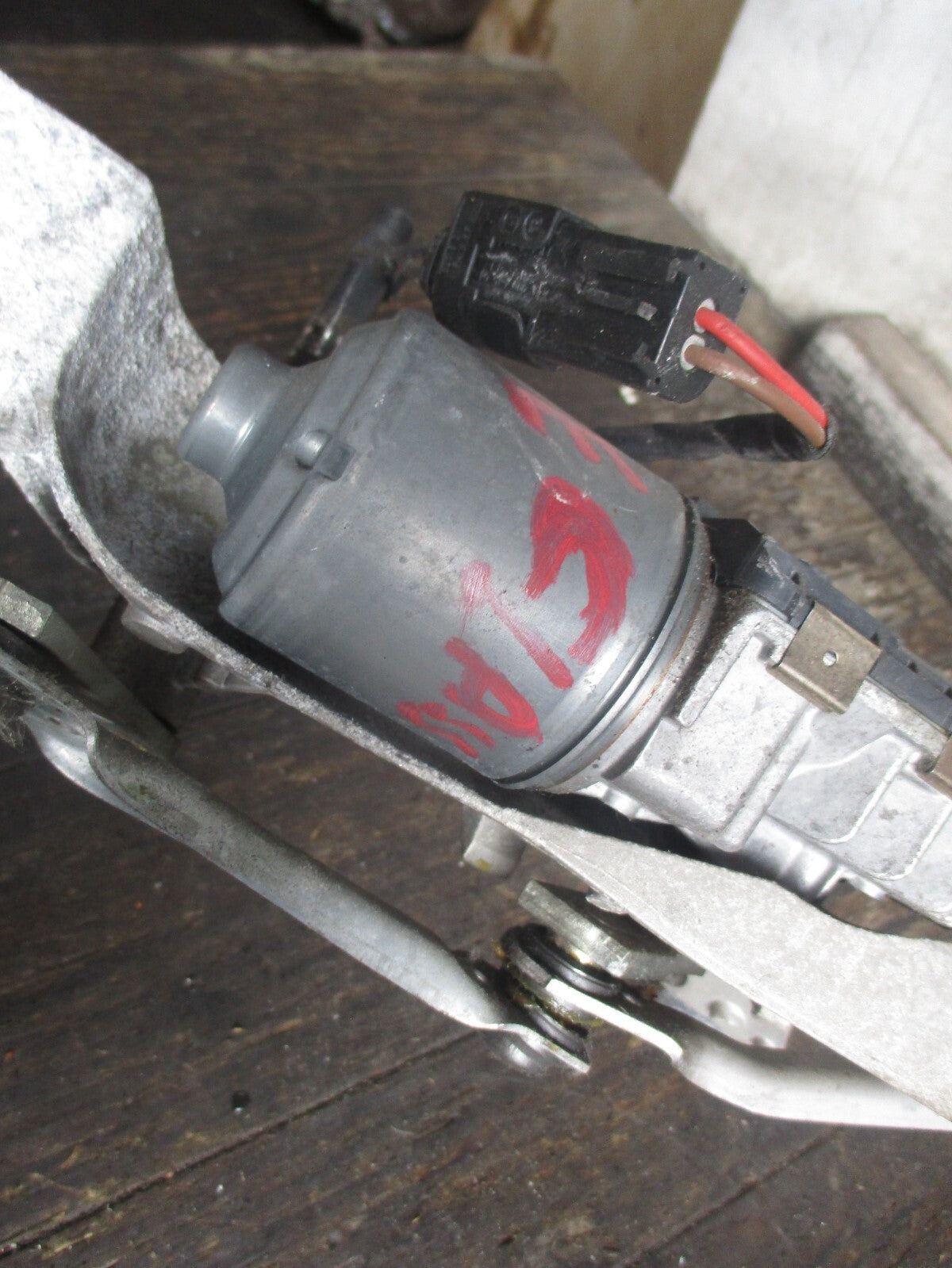 MERCEDES BENZ E CLASS W212 2012 FRONT WINDSCREEN WIPER MOTOR LINKAGE A2128201340
