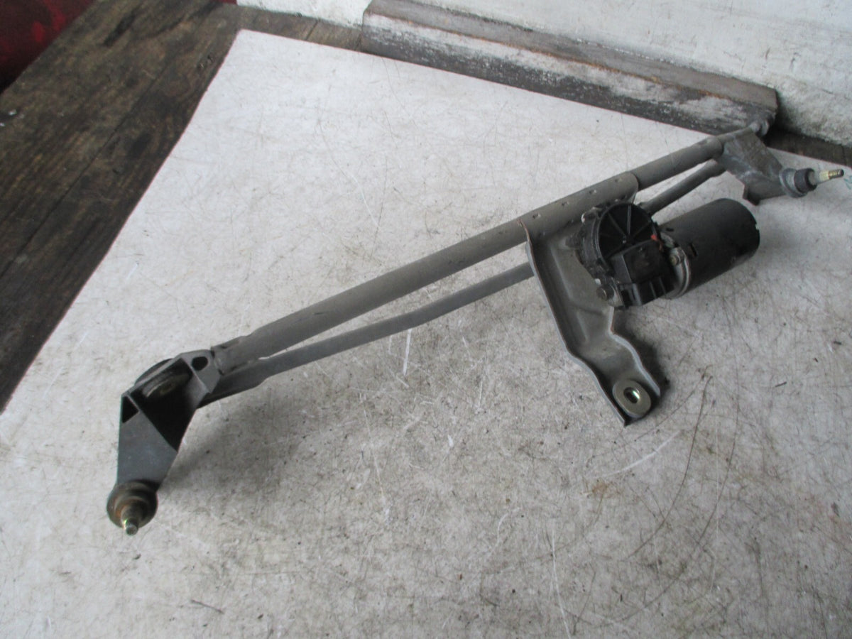 VOLVO V70 1998 FRONT WIPER MOTOR AND LINKAGE