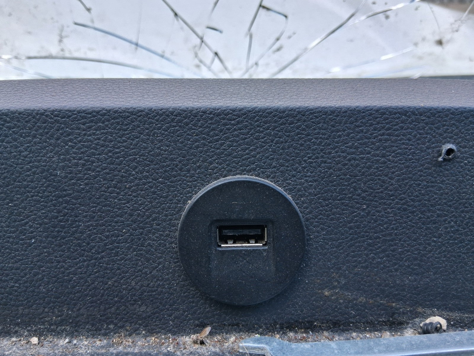2024 RENAULT MASTER MK3 DASH USB PORT SOCKET CONNECTOR