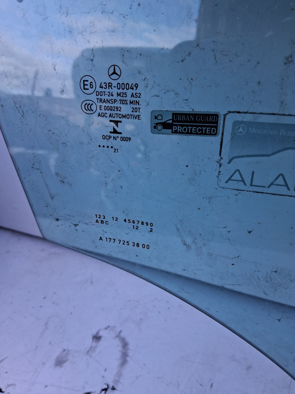 2021 MERCEDES BENZ A CLASS W177 OSF DRIVER SIDE FRONT WINDOW GLASS A1777253800