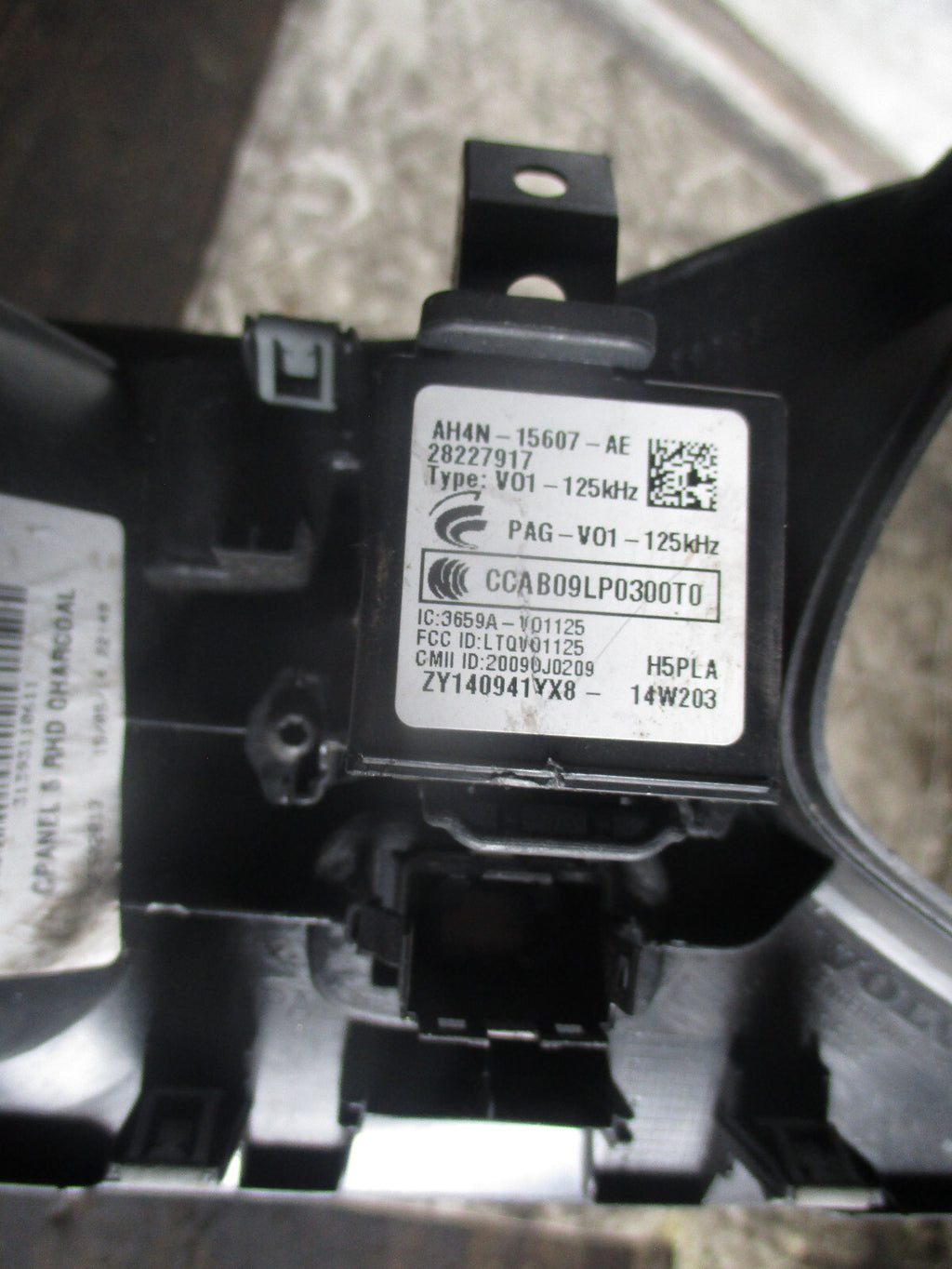 VOLVO V40 2013 DASHBOARD TRIM WITH START BUTTON & MODULE AH4N15607AE /  10090125