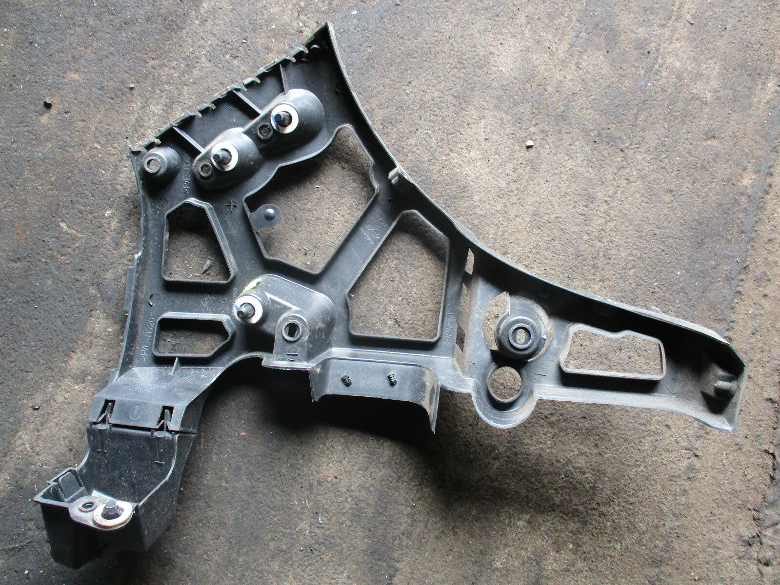 RENAULT MEGANE MK3 PASSENGER REAR BUMPER SUPPORT MOUNT BRACKET