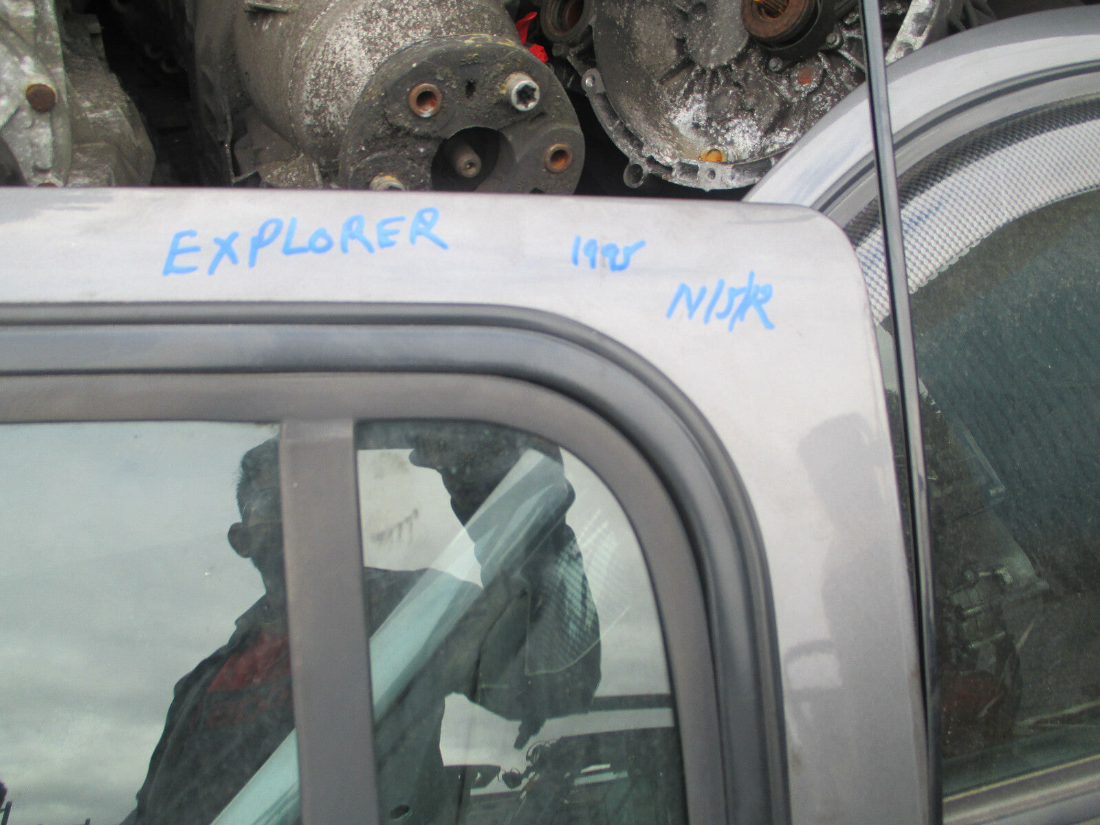 FORD EXPLORER 2000 NSR PASSENGER SIDE REAR COMPLETE DOOR PLATINUM METALLIC