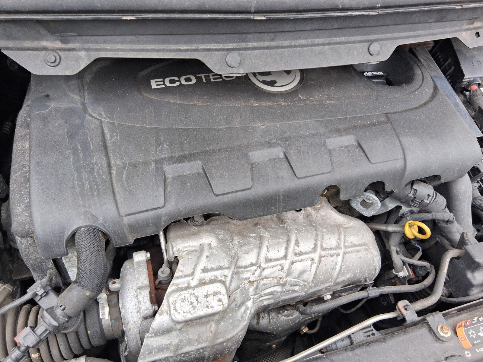 2014 VAUXHALL ZAFIRA C MK3 2.0 DIESEL ENGINE COVER TOP COVER