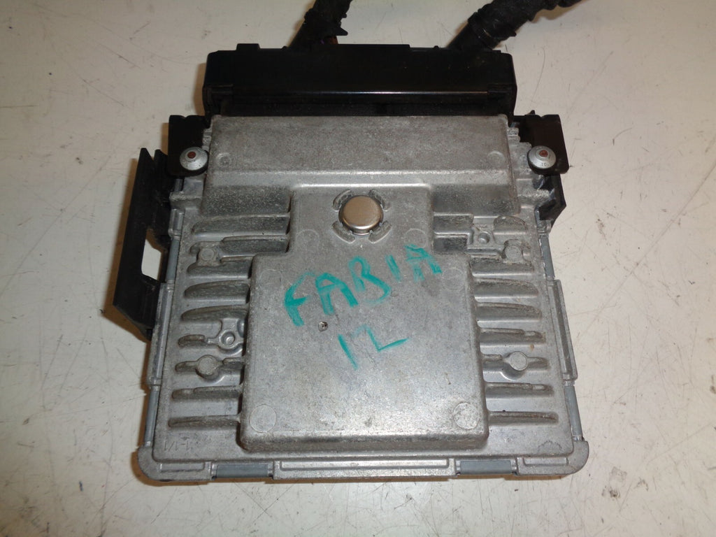 SKODA FABIA 2012 MK2 1.2 PETROL ENGINE CONTROL ECU MODULE 03F906070HK
