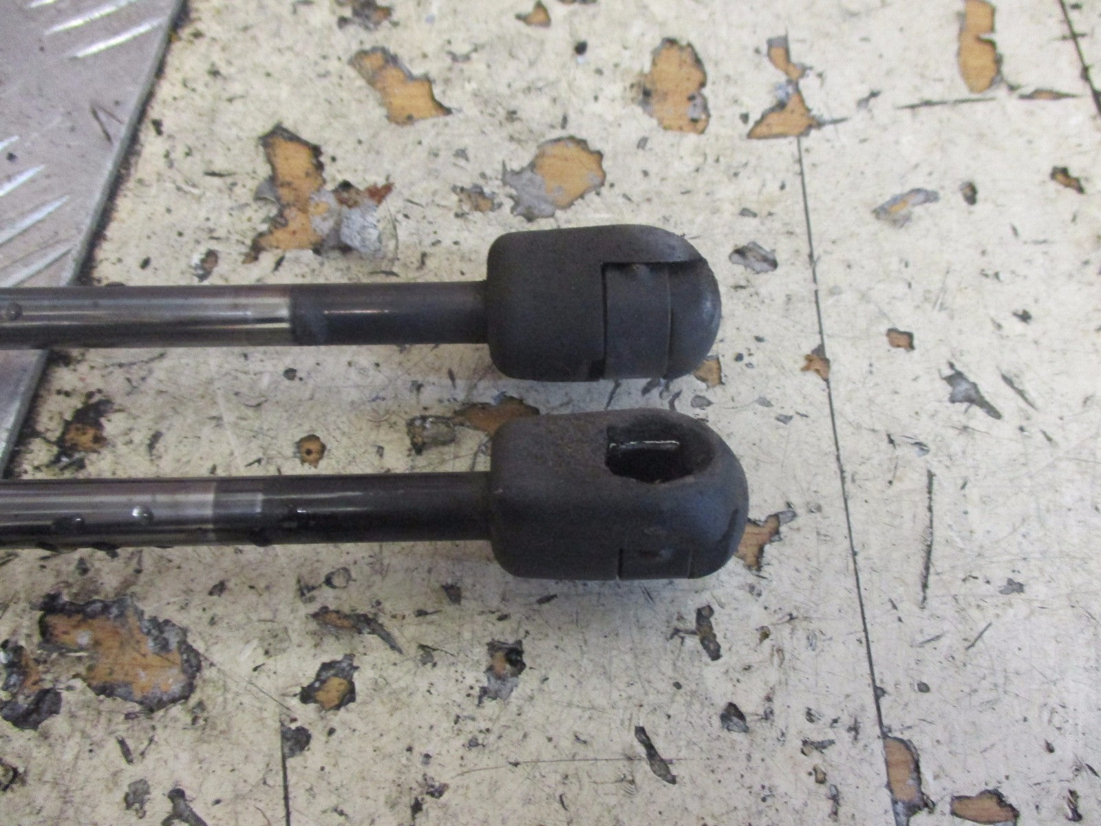 SMART FORFOUR 2005 REAR BOOT LID TAILGATE GAS STRUTS LIFTERS 2 X STRUT MR959245