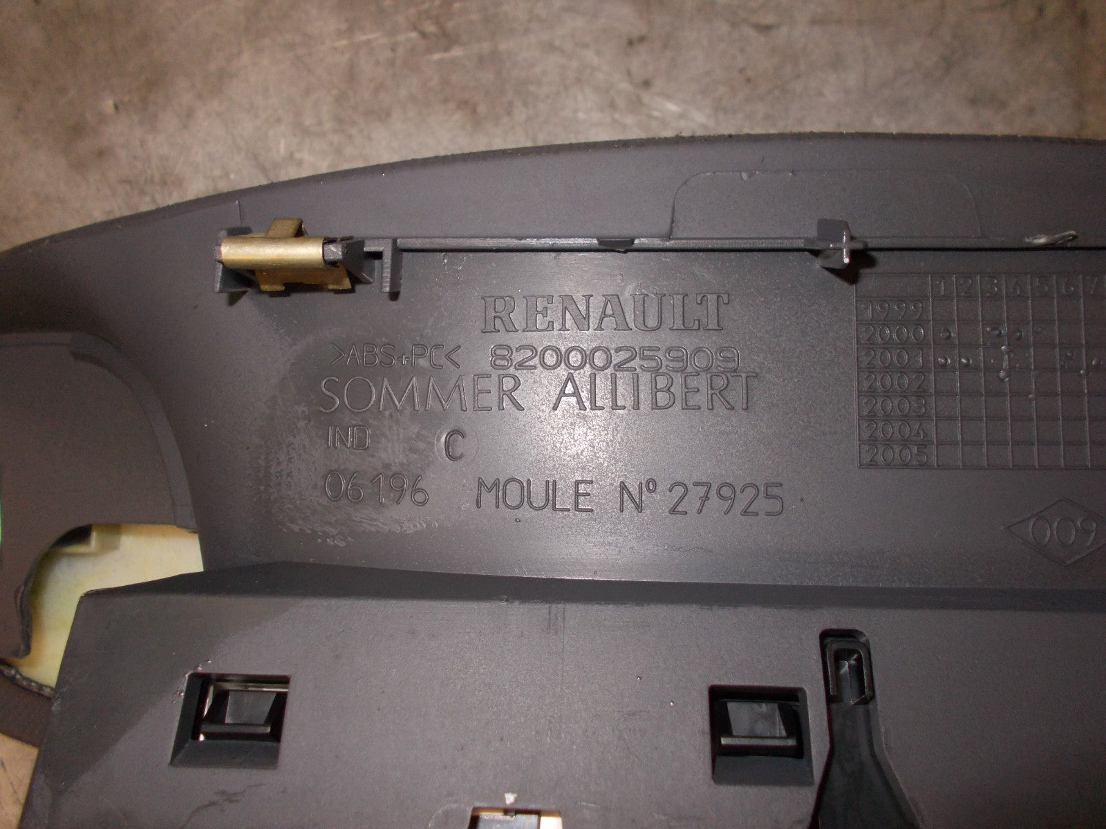 RENAULT LAGUNA 2005 MK2 DIGITAL CLOCK DISPLAY SCREEN & TRIM 8200025909
