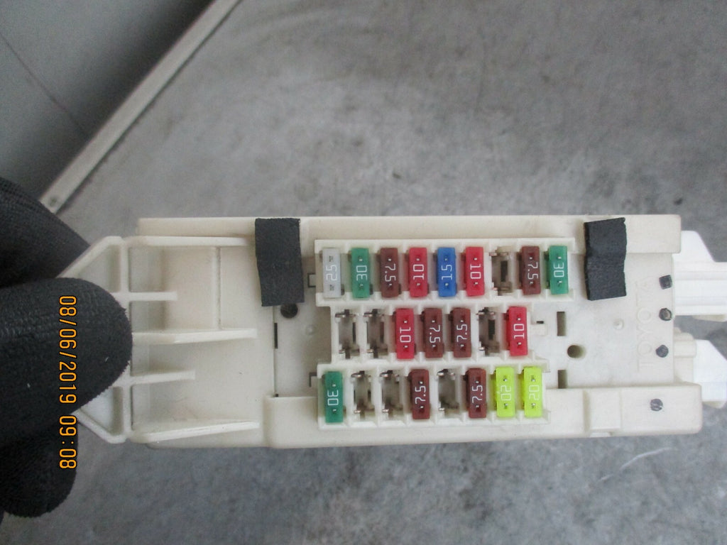 LEXUS IS XE20 INTERIOR FUSE BOX RELAY UNIT 8273053050