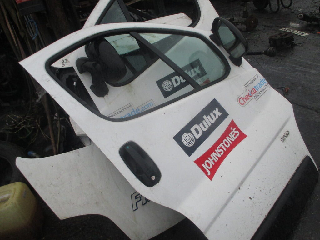 VAUXHALL VIVARO MK1 2002 OSF DRIVER SIDE FRONT DOOR WHITE