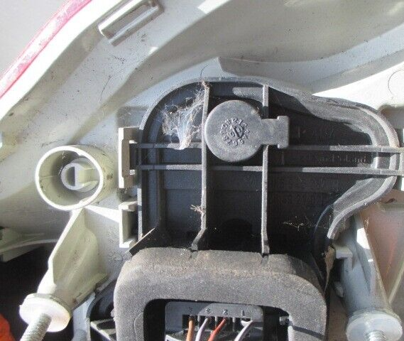 VOLKSWAGEN GOLF REAR INNER TAIL LIGHT LAMP 89031819