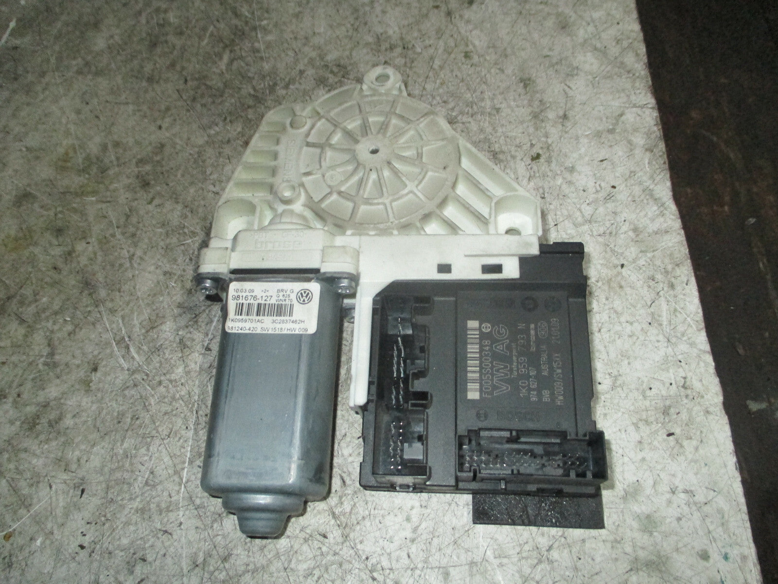 VW VOLKSWAGEN PASSAT 2007 OSF DRIVER SIDE FRONT WINDOW MOTOR 1K0959793N