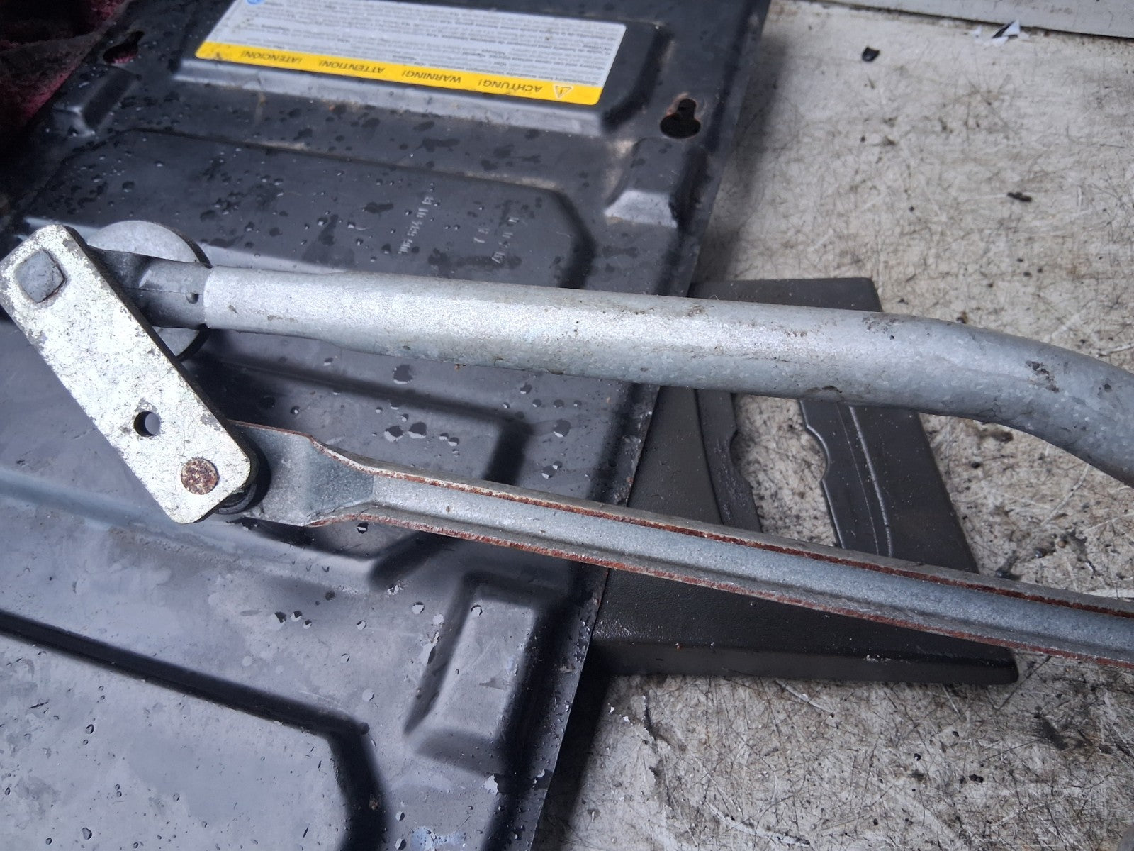 2016 MERCEDES SPRINTER W906 FRONT WINDSCREEN WIPER MOTOR LINKAGE 40514712V