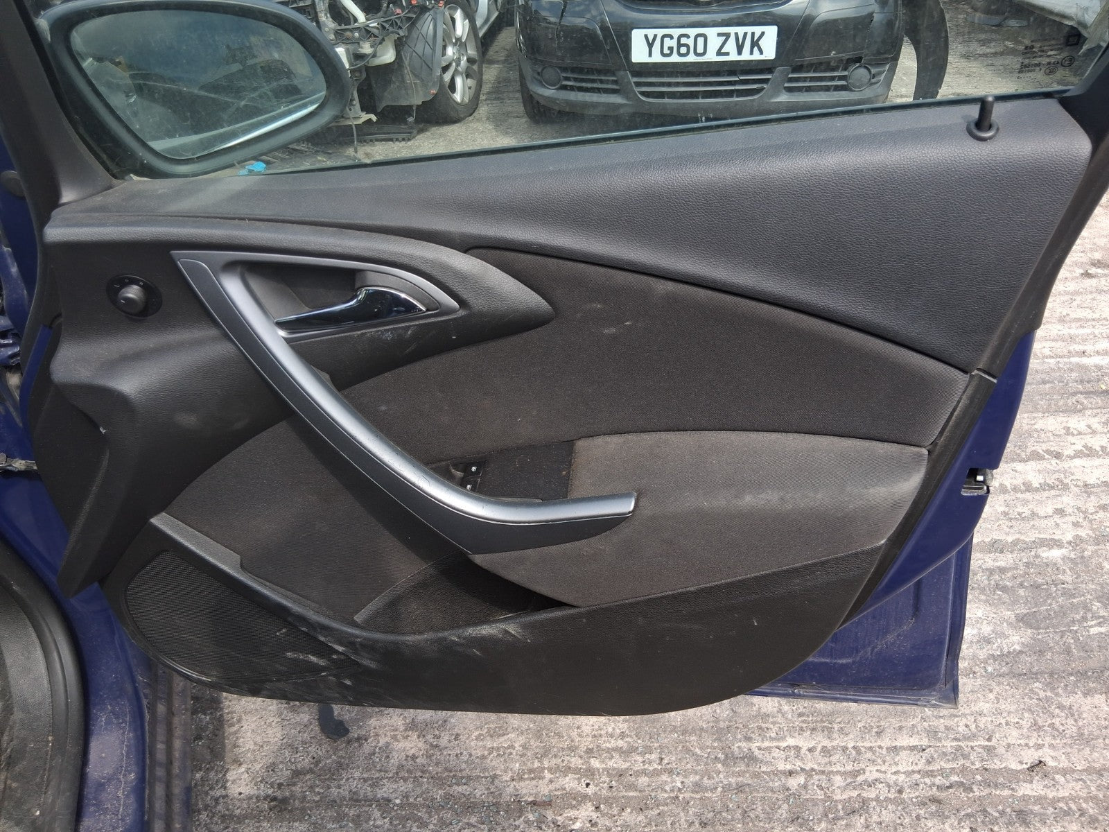 2013 VAUXHALL ASTRA J ESTATE OSF DRIVER SIDE FRONT RIGHT DOOR CARD PANEL