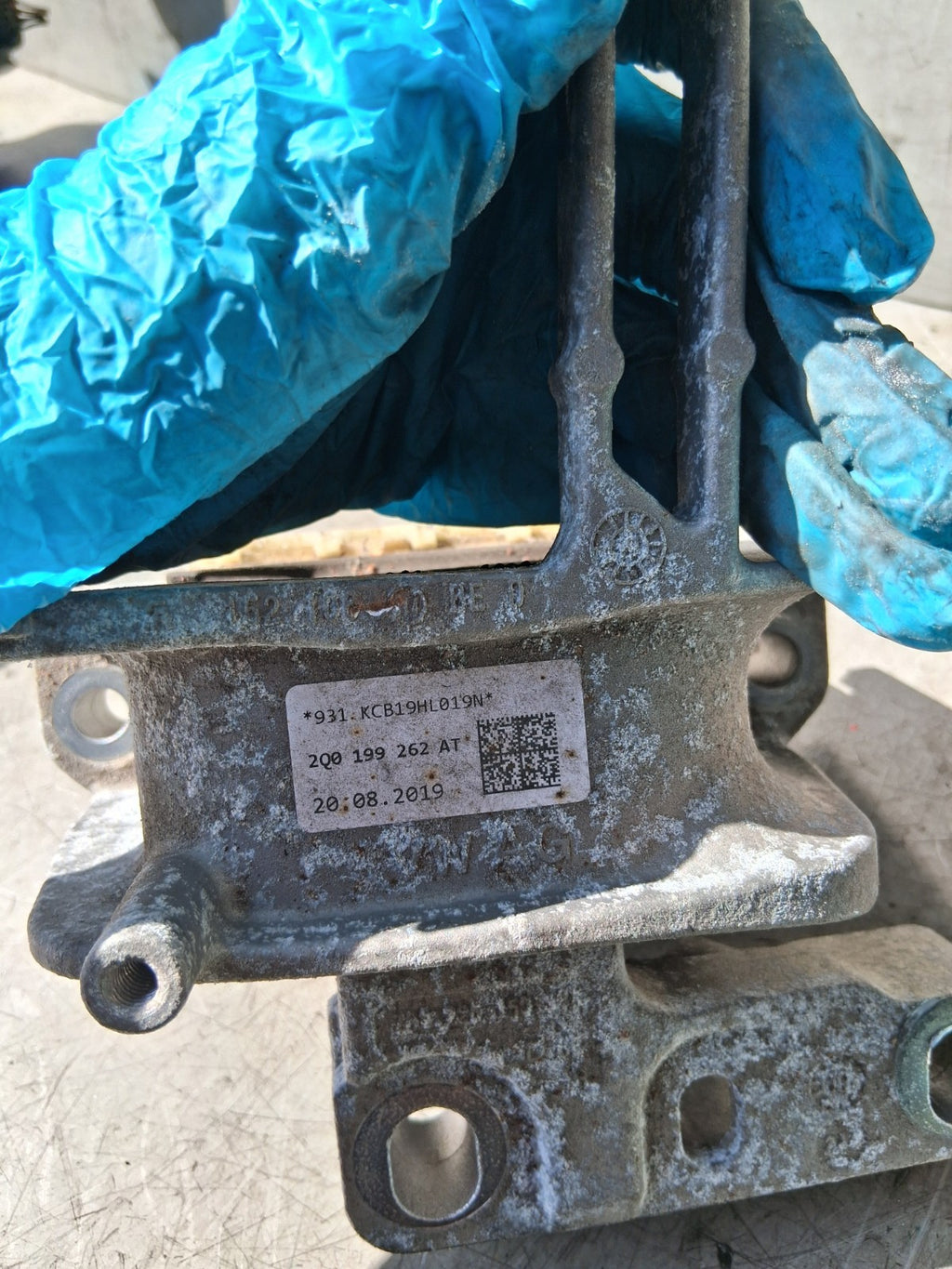 2019 VW VOLKSWAGEN POLO OS DRIVER SIDE ENGINE MOUNT BRACKET 2Q0199262AT