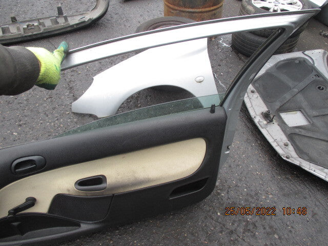 PEUGEOT 206 2005 3 DOOR OSF DRIVER SIDE COMPLETE DOOR SILVER