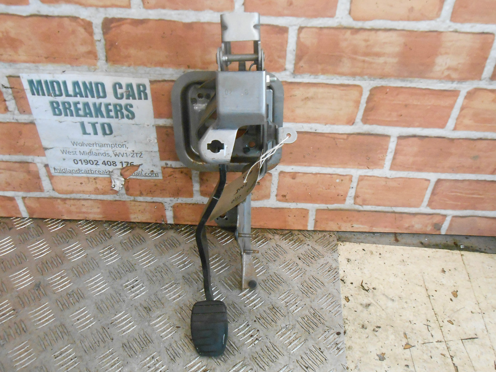 RENAULT CLIO MK3 2008 BRAKE PEDAL & MOUNTING FRAME ASSEMBLY BARE