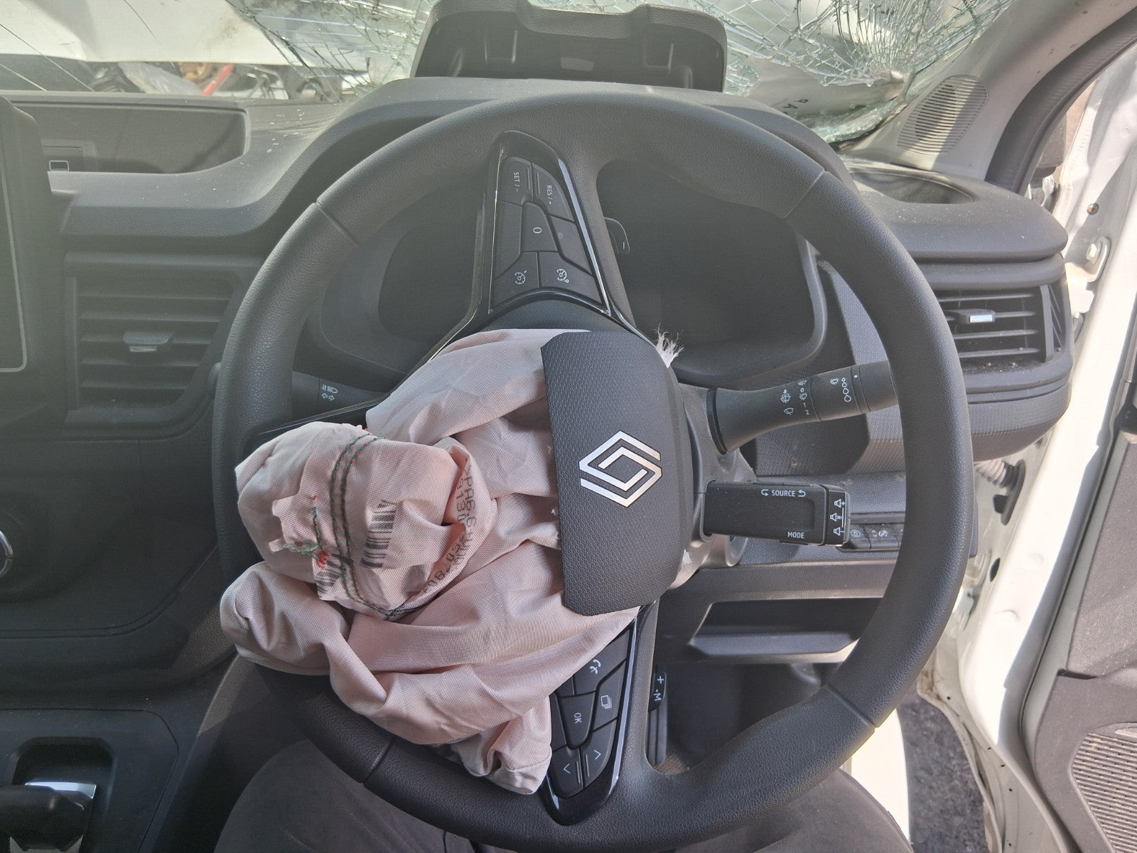 2025 RENAULT TRAFIC X82 MK3 MULTIFUNCTION STEERING WHEEL BLACK