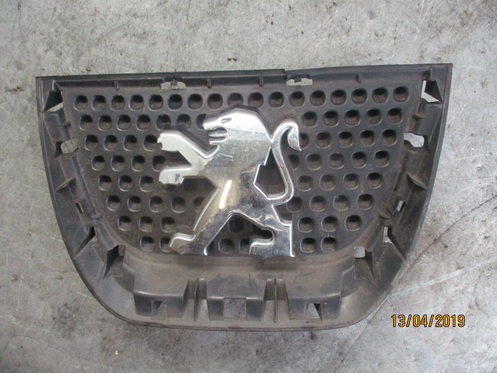 PEUGEOT 3008 FRONT BUMPER GRILLE BADGE EMBLEM  9685973077
