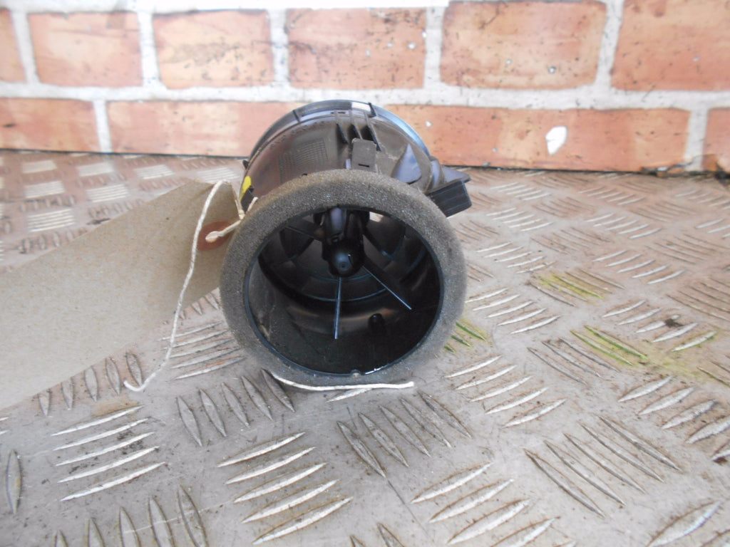 AUDI A1 2013 DASHBOARD CENTRE AIR VENT 8X2 820 951 CENTER VENT