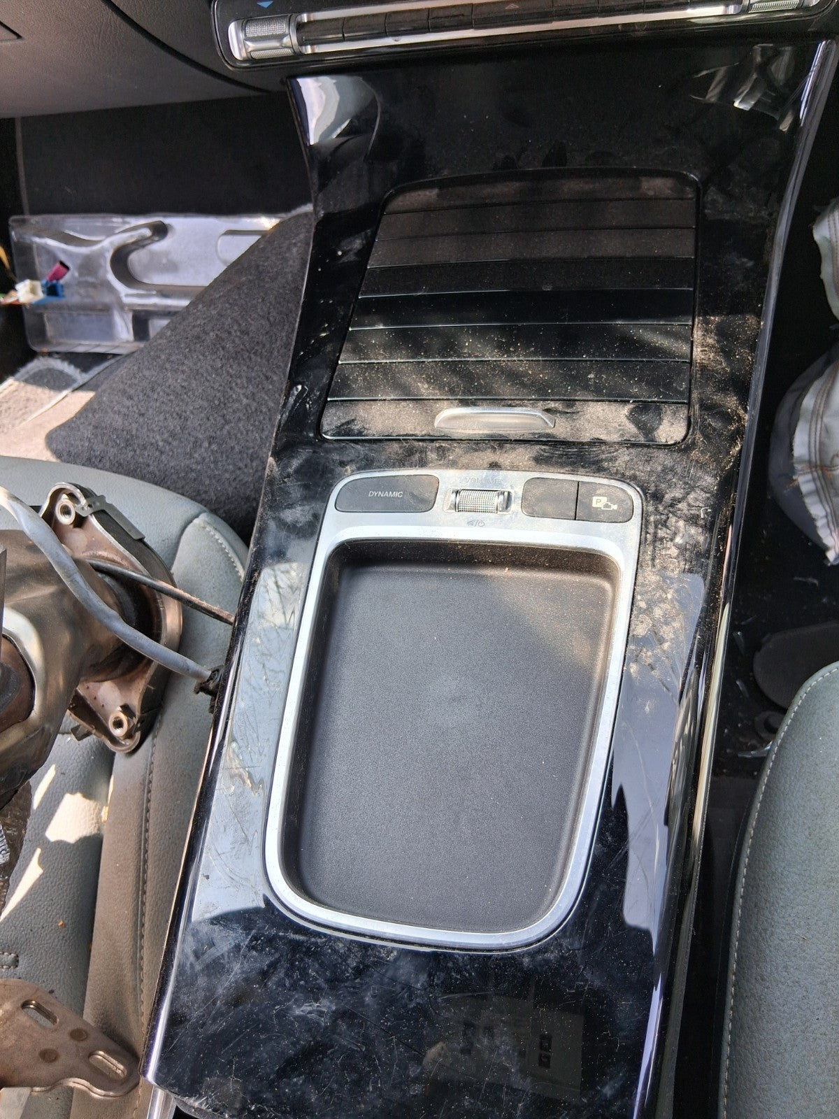 2023 MERCEDES CLA C118 CENTRE CONSOLE TOUCHPAD WITH CUP HOLDER COMPLETE