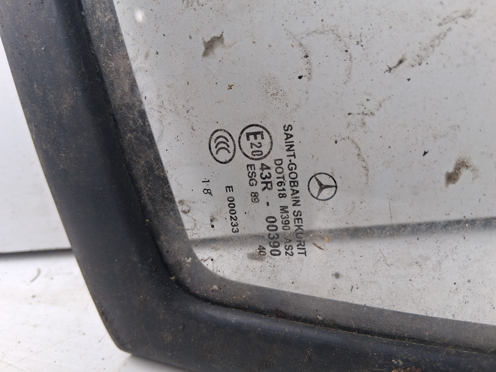 2021 MERCEDES BENZ SPRINTER NSF NEAR FRONT PASSENGER SIDER QUATER GLASS WINDOW
