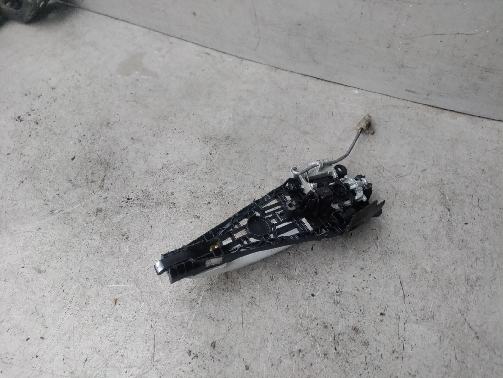2010 VAUXHALL ASTRA J MK6 OSF DRIVER SIDE DOOR HANDLE WHITE