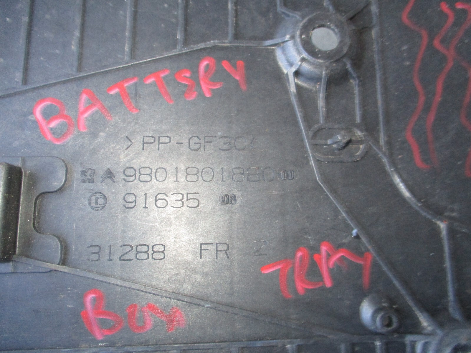 2012 CITROEN DS3 1.6 DIESEL BATTERY TRAY BOX 9801801880