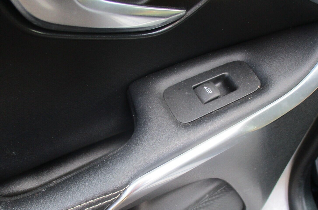 VOLVO V40 R DESIGN 2016 NSR PASSENGERS SIDE REAR DOOR CARD & SWITCH PANEL