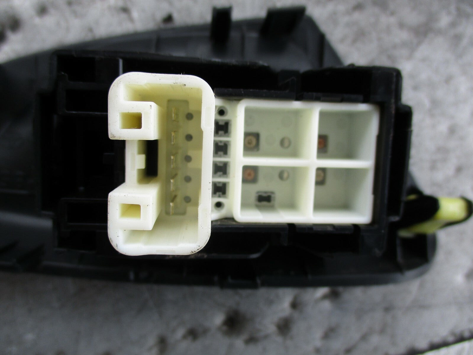 PEUGEOT 108 PASSENGER NEAR SIDE FRONT WINDOW SWITCH