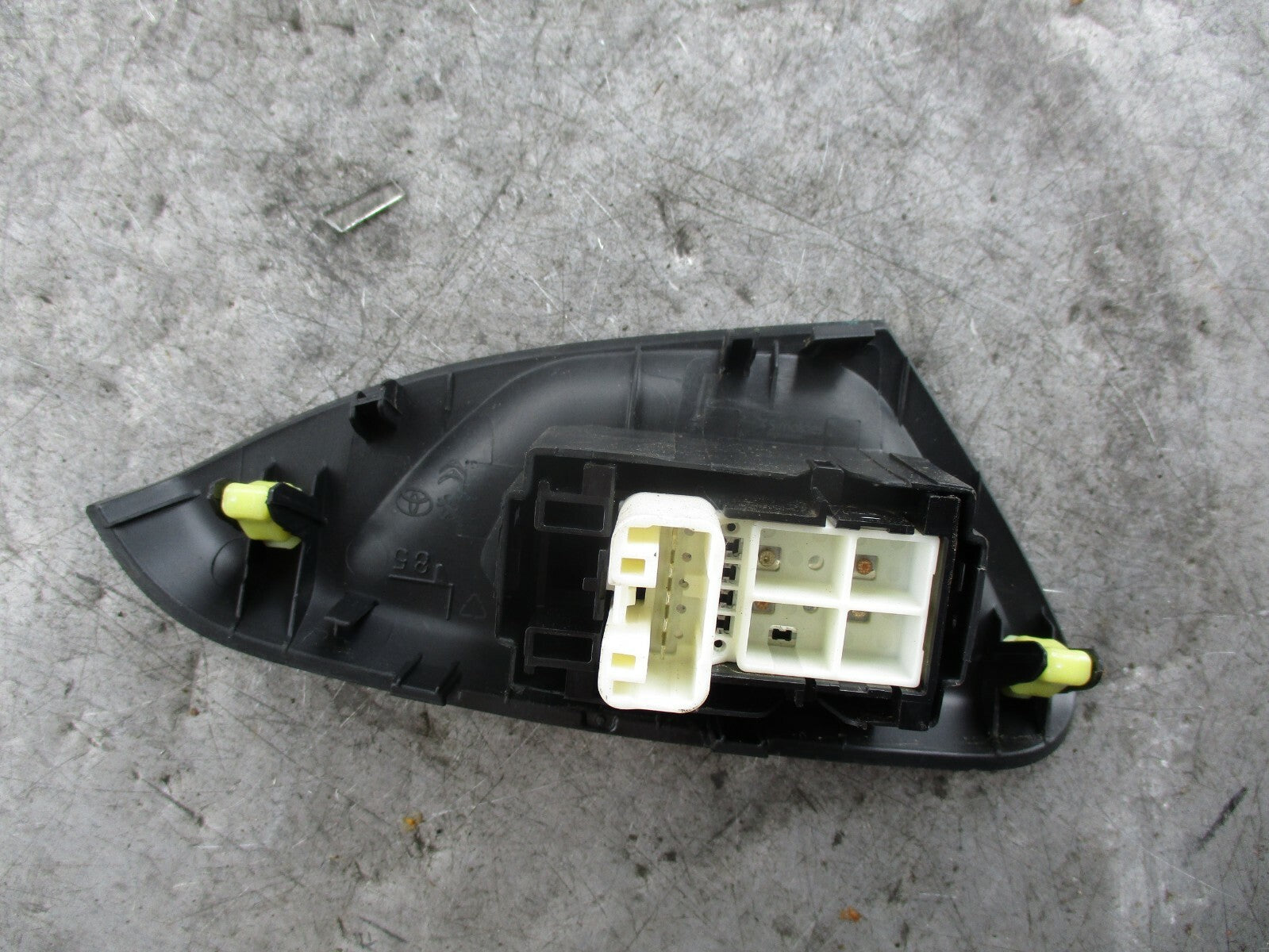 PEUGEOT 108 PASSENGER NEAR SIDE FRONT WINDOW SWITCH