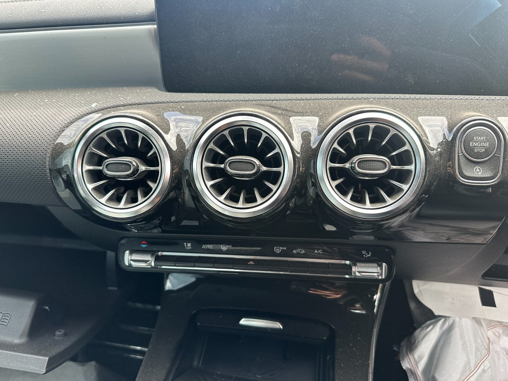 2023 MERCEDES CLA C118 FRONT CENTRE MIDDLE 3 AIR VENT AIRVENTS & TRIM